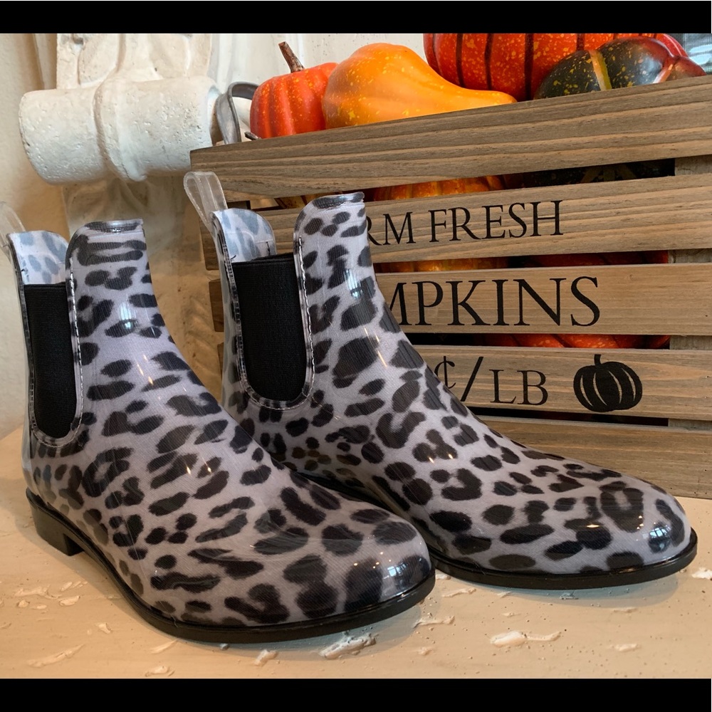 NEW NINE WEST Leopard Ankle Rain Boots 8M